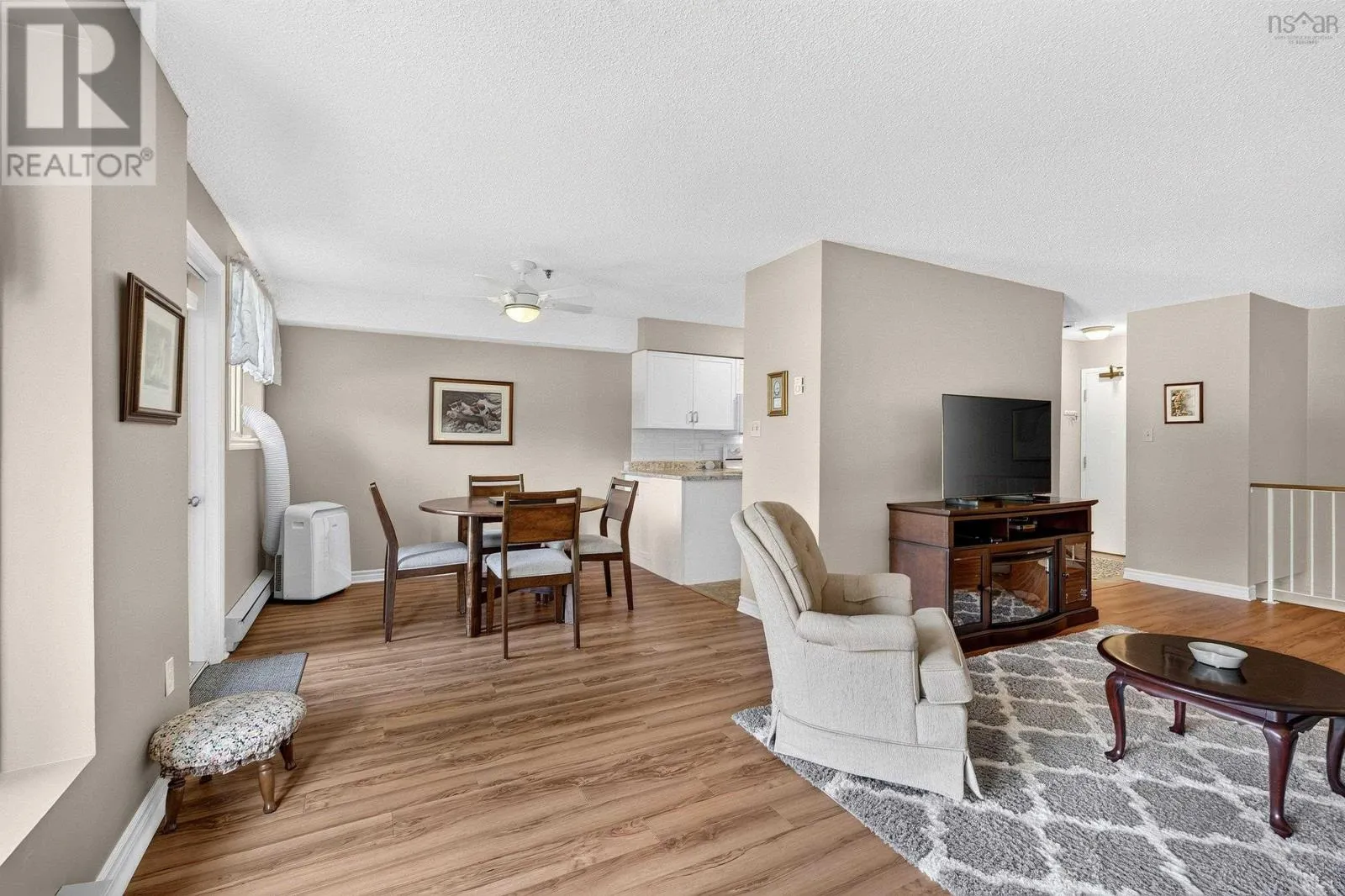 211 15 Knightsridge Drive