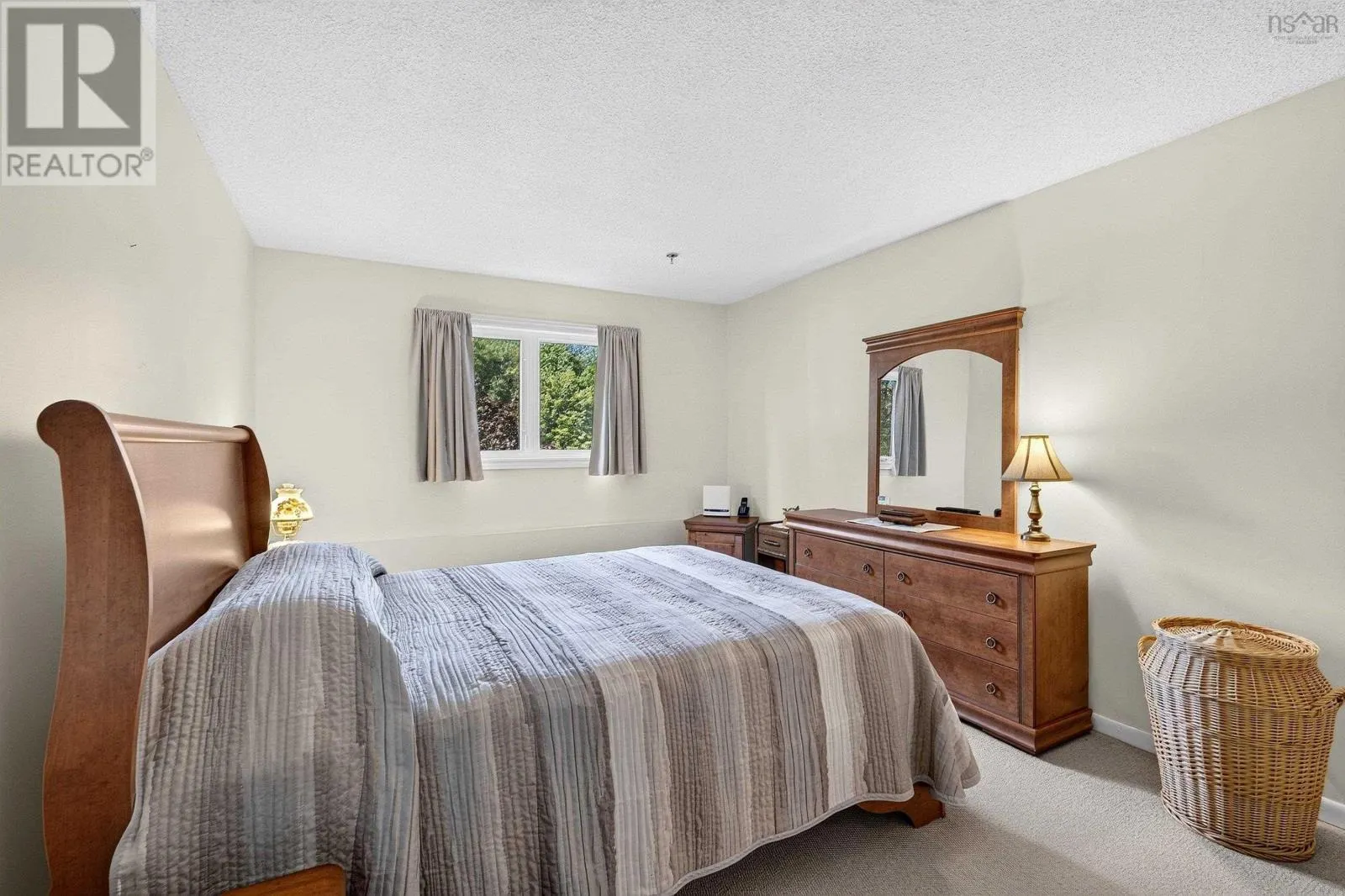 211 15 Knightsridge Drive