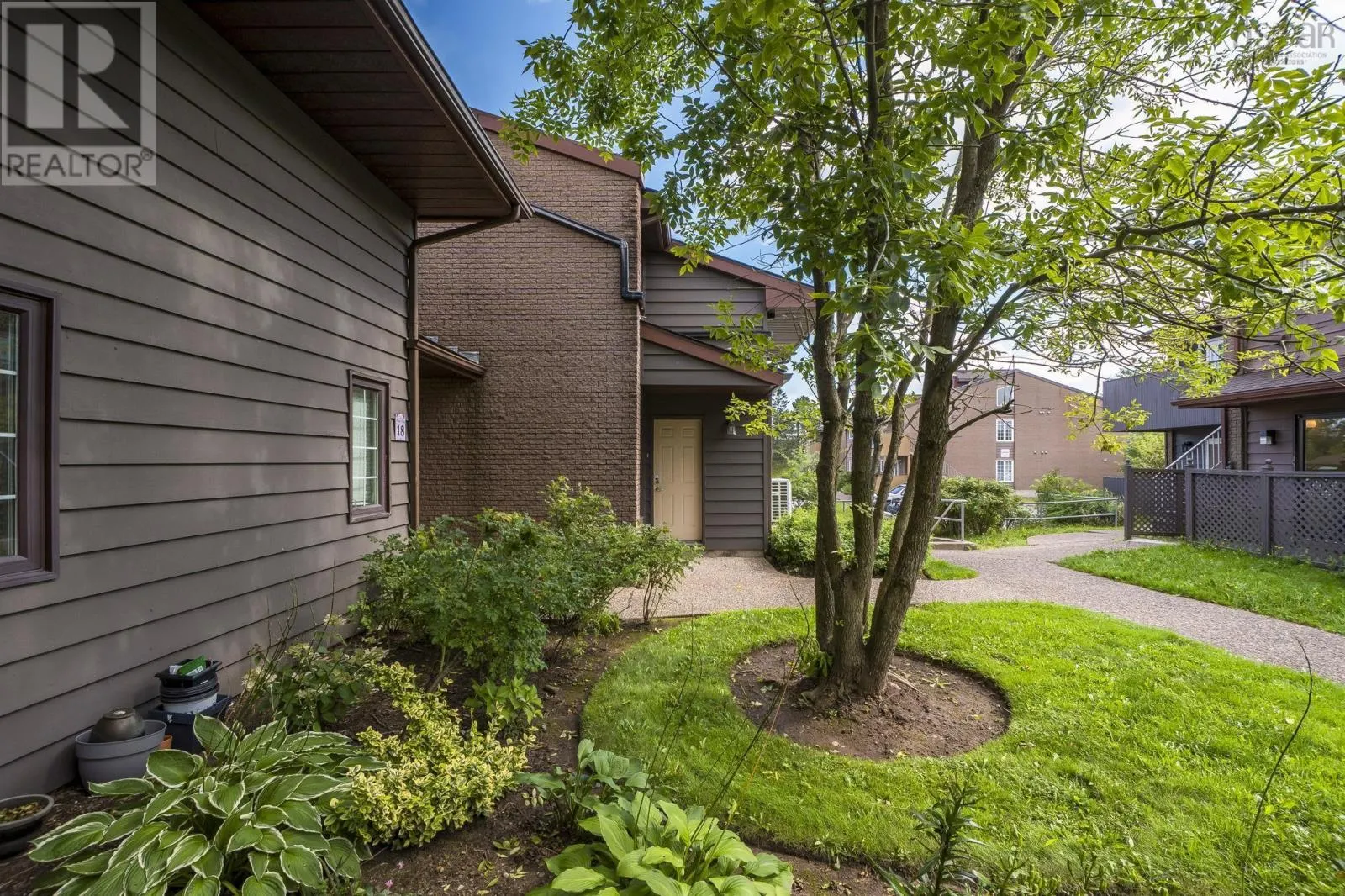16 4 Rose Way
