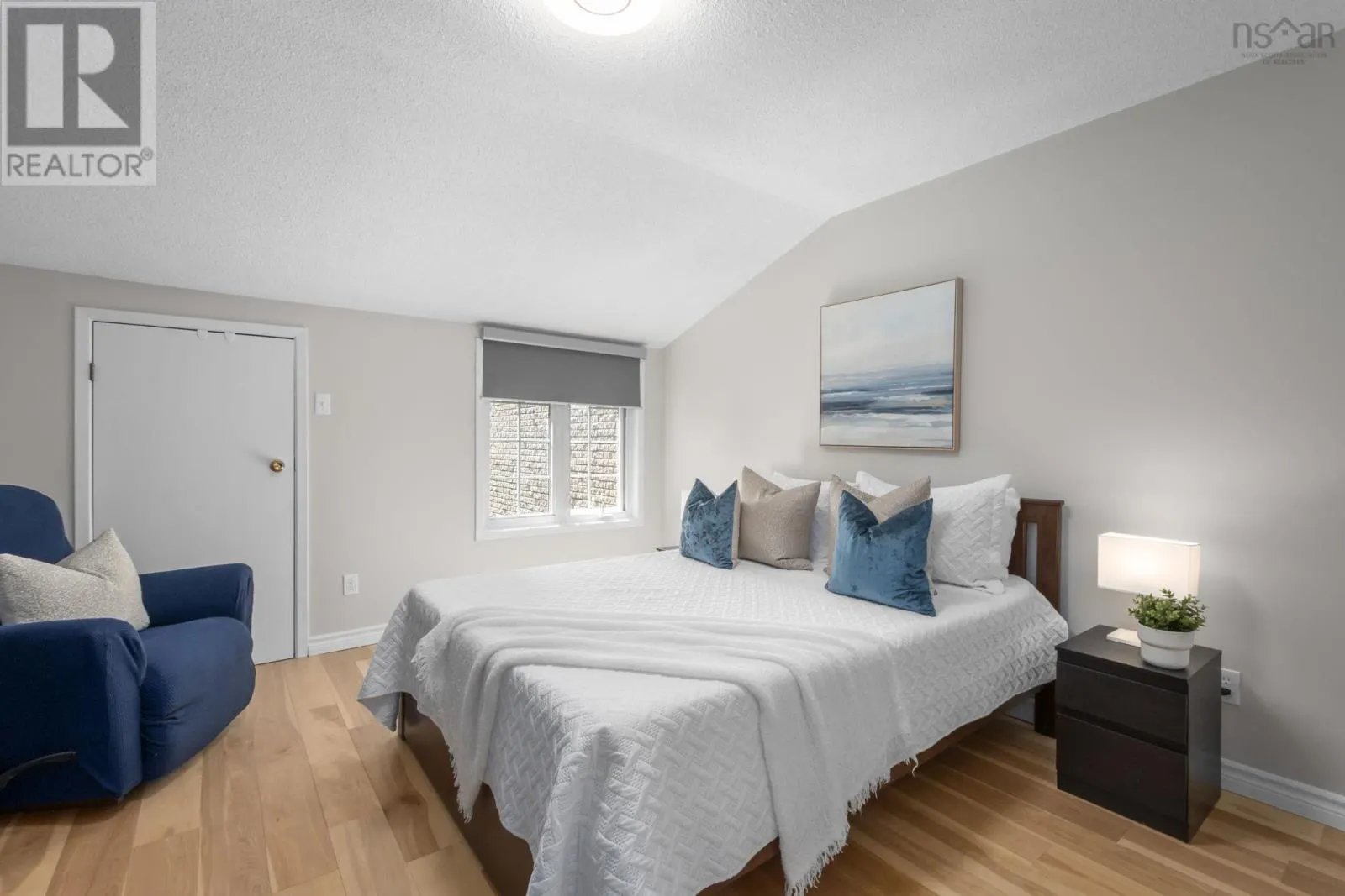 16 4 Rose Way