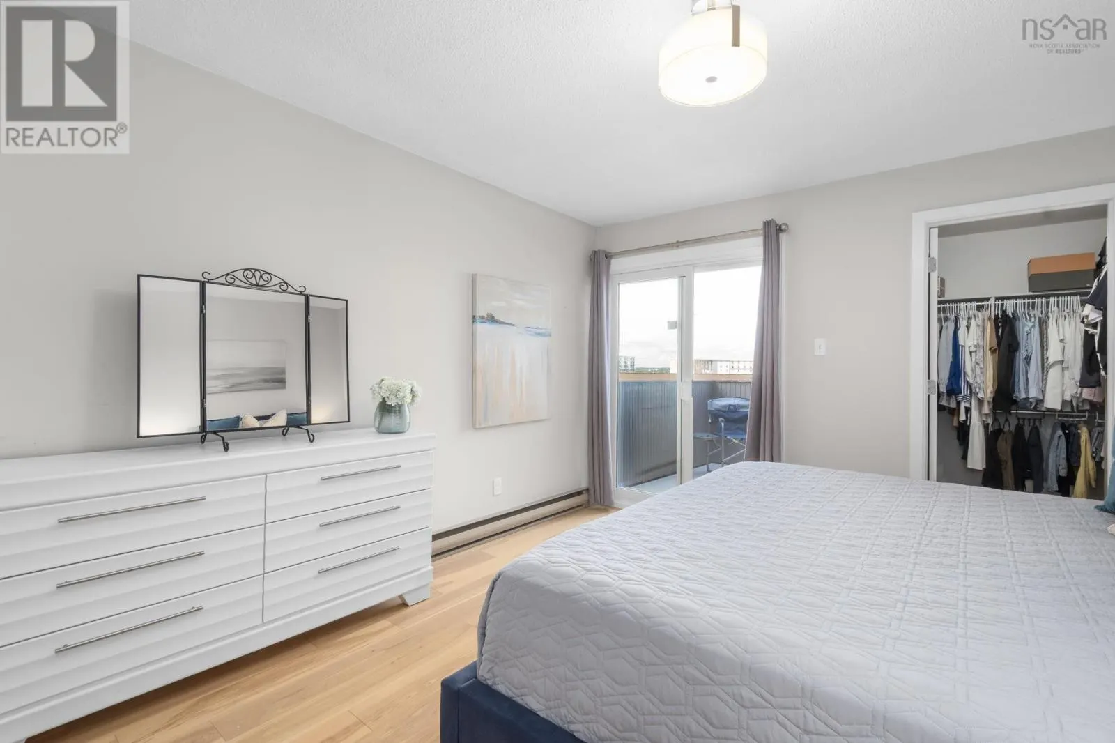 16 4 Rose Way