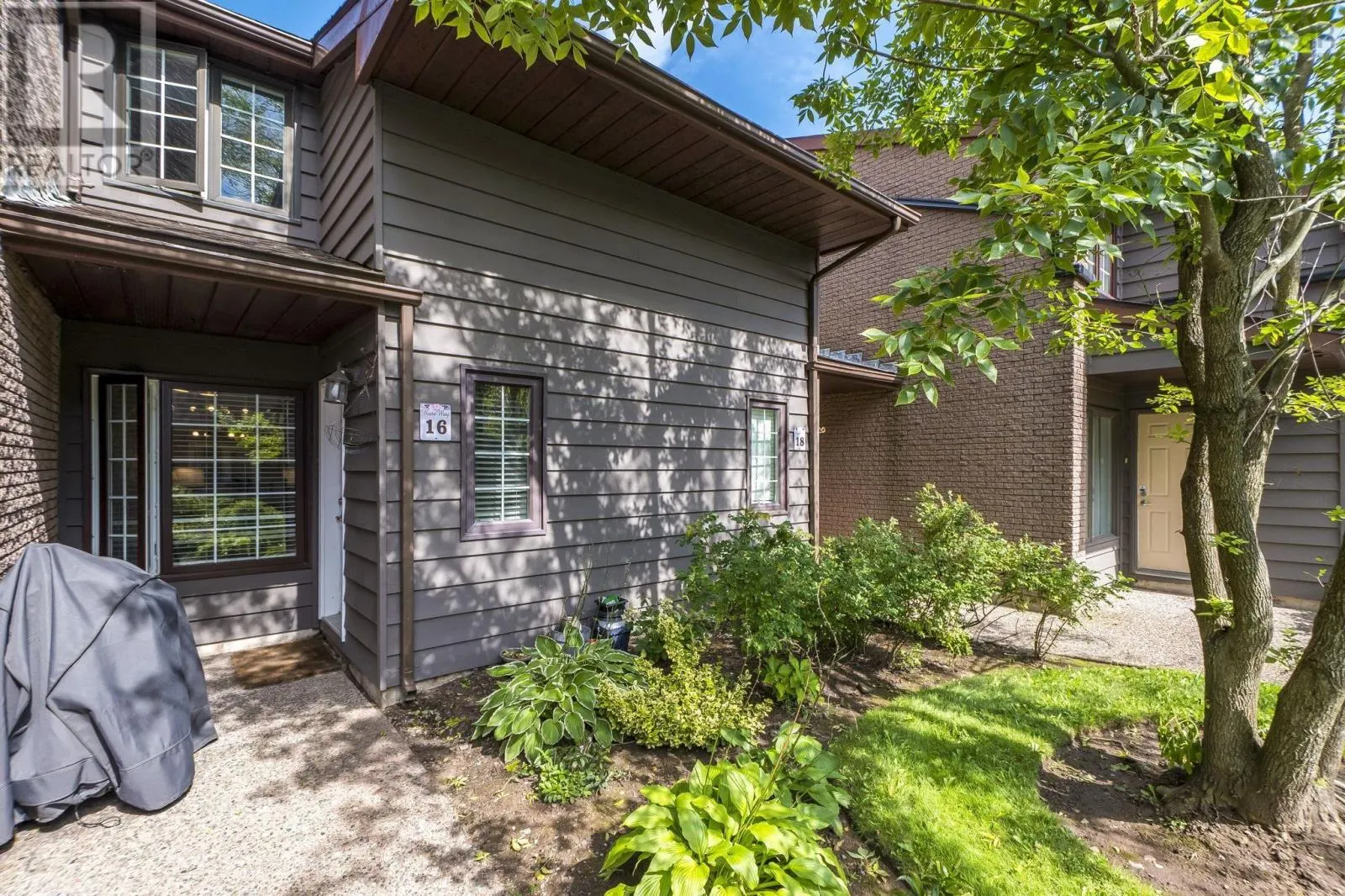 16 4 Rose Way