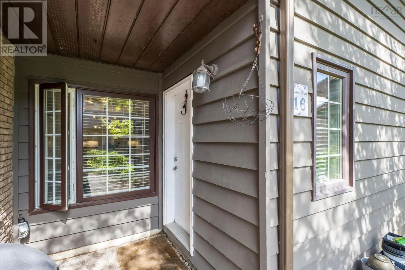 16 4 Rose Way