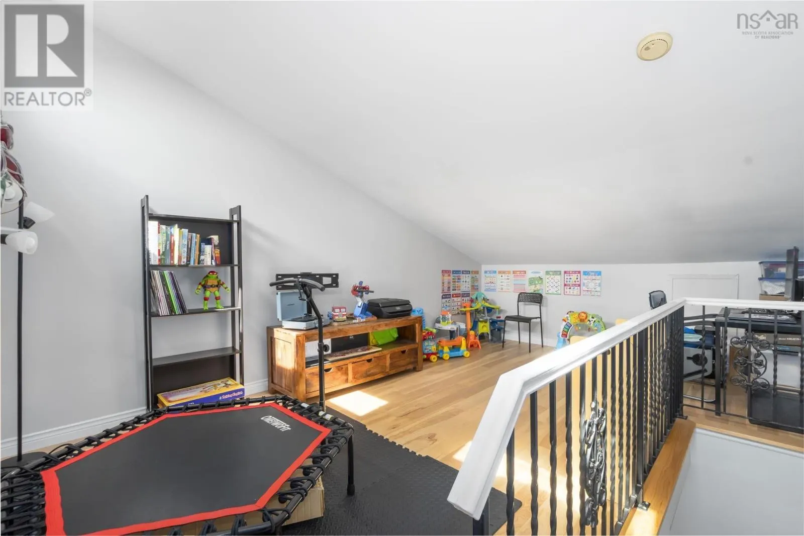 16 4 Rose Way