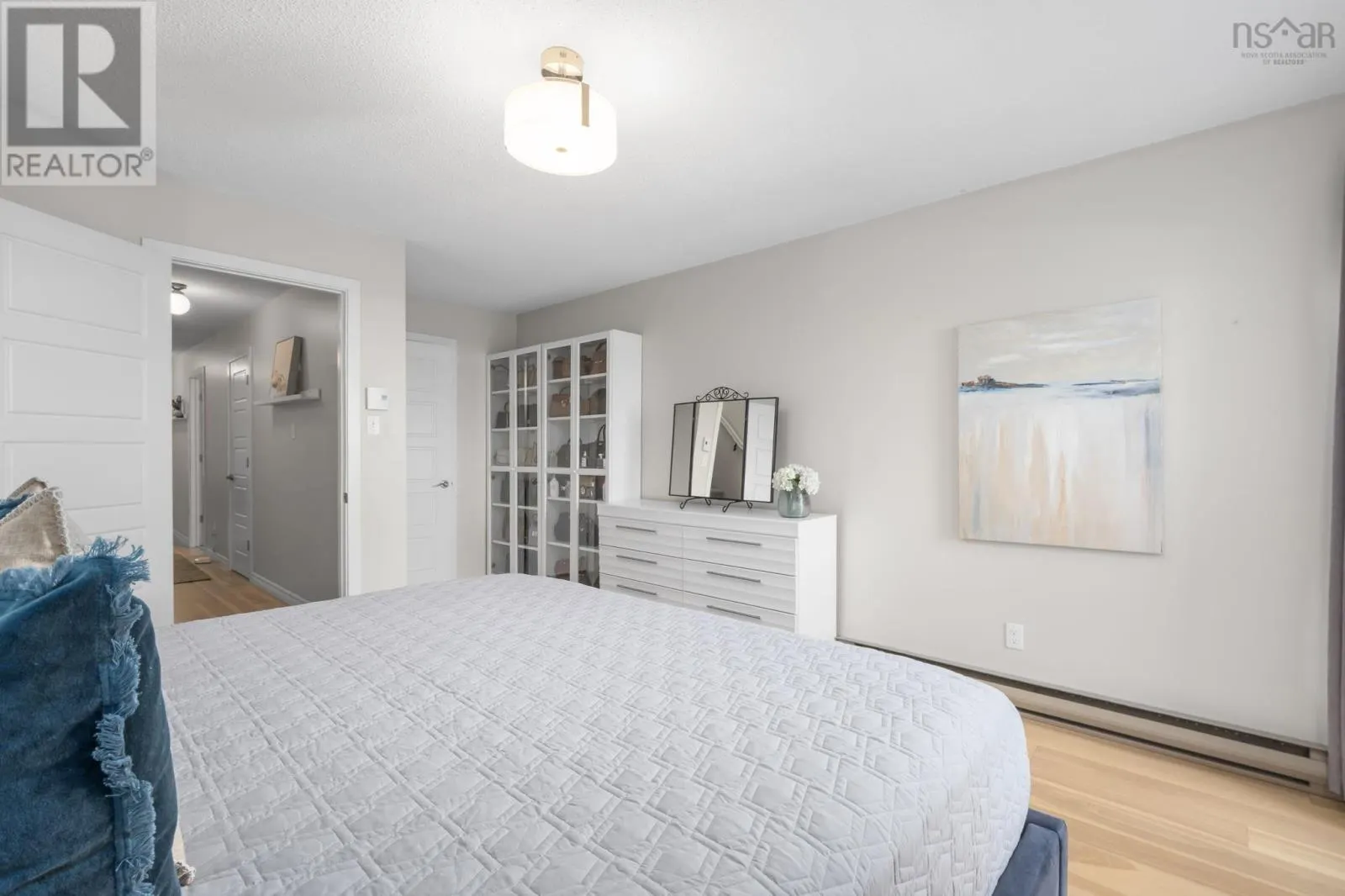 16 4 Rose Way