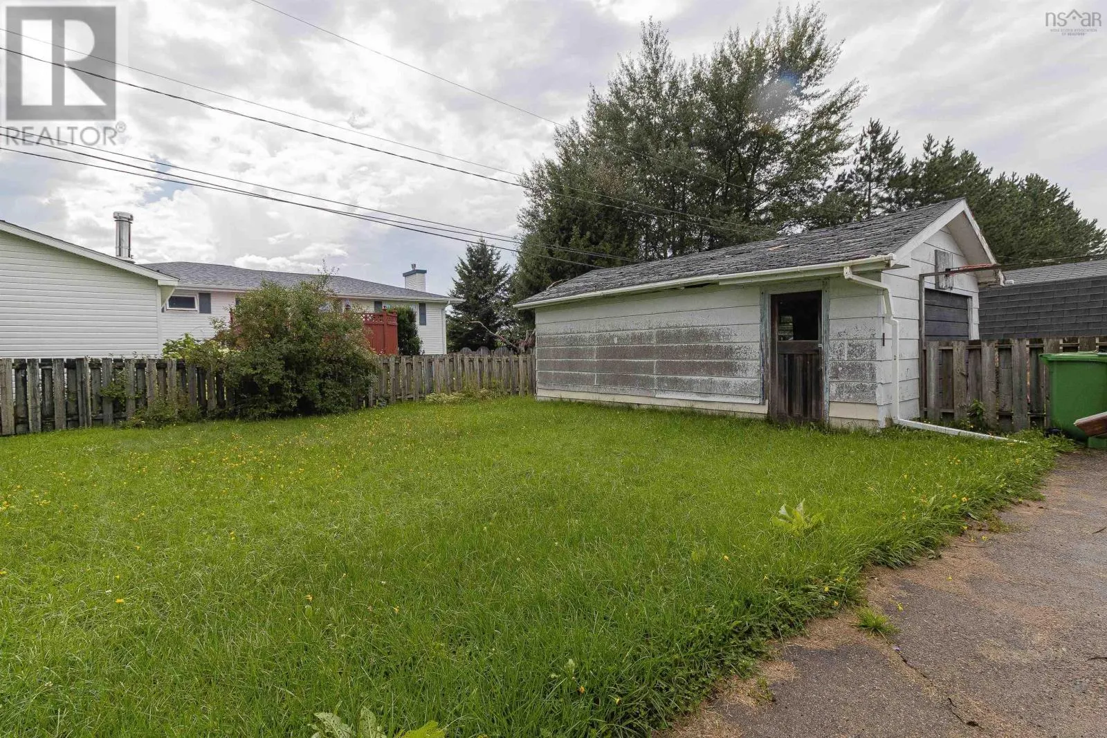 11 Tamarac Drive