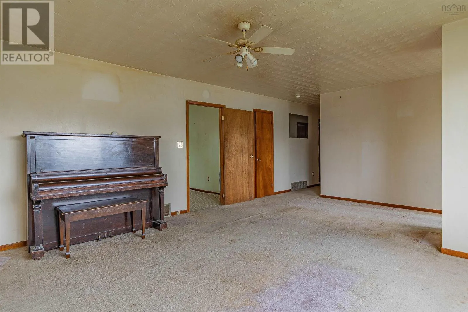 11 Tamarac Drive