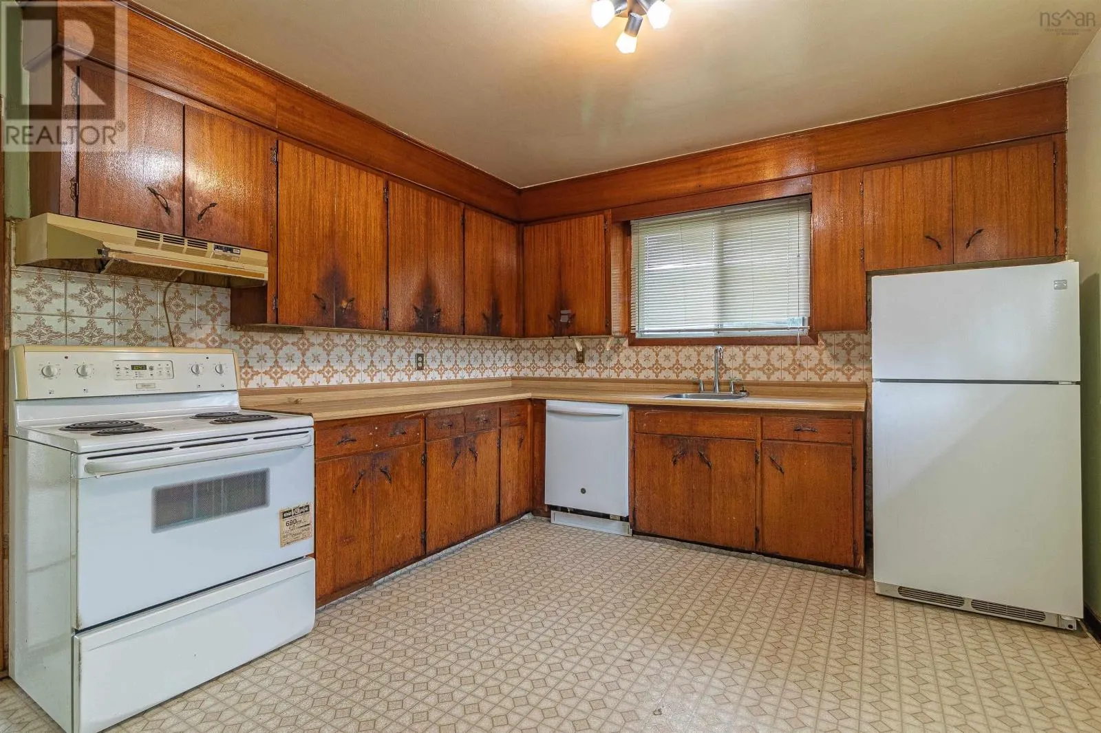 11 Tamarac Drive