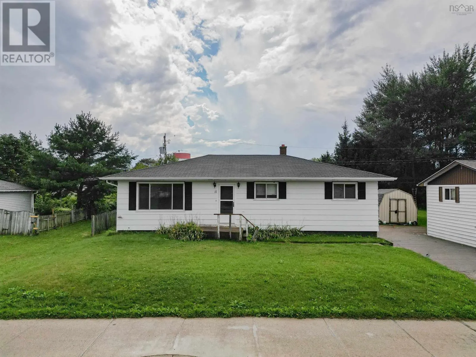 11 Tamarac Drive