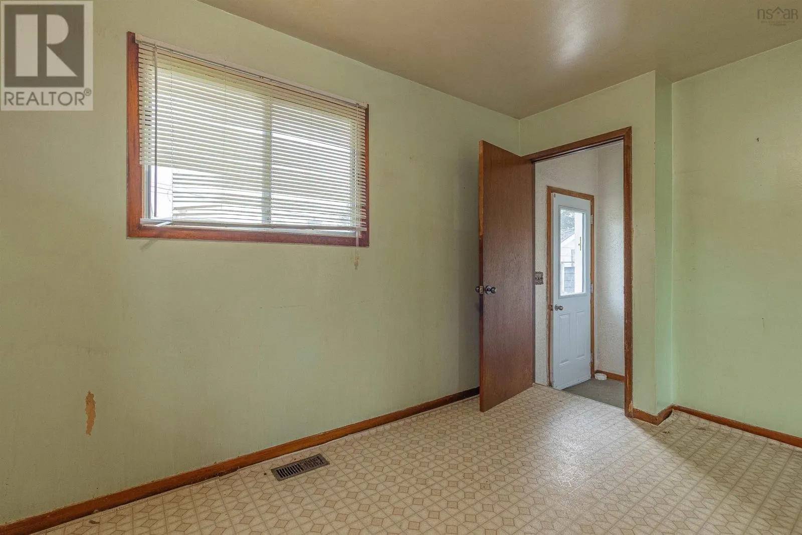 11 Tamarac Drive