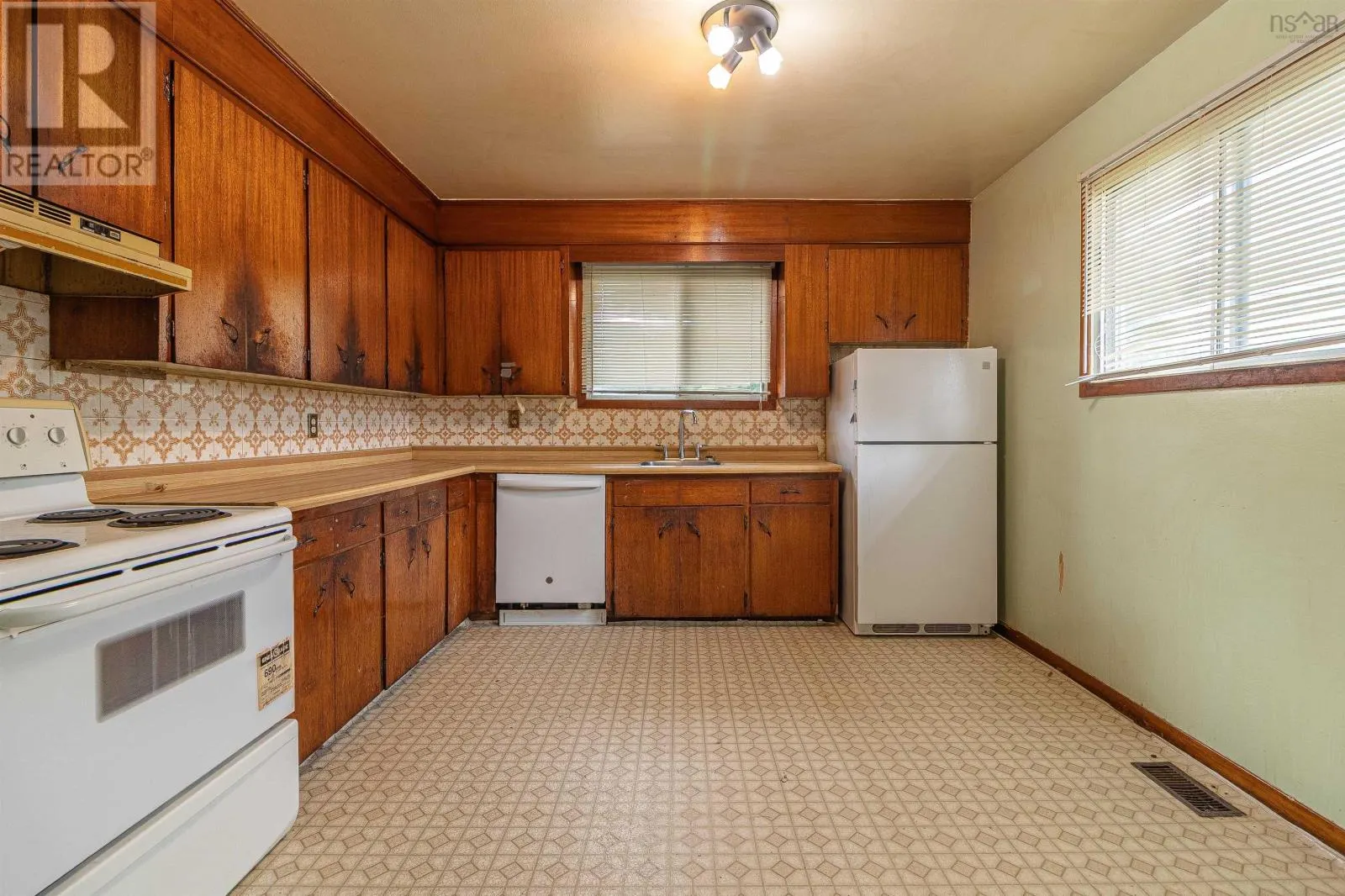 11 Tamarac Drive