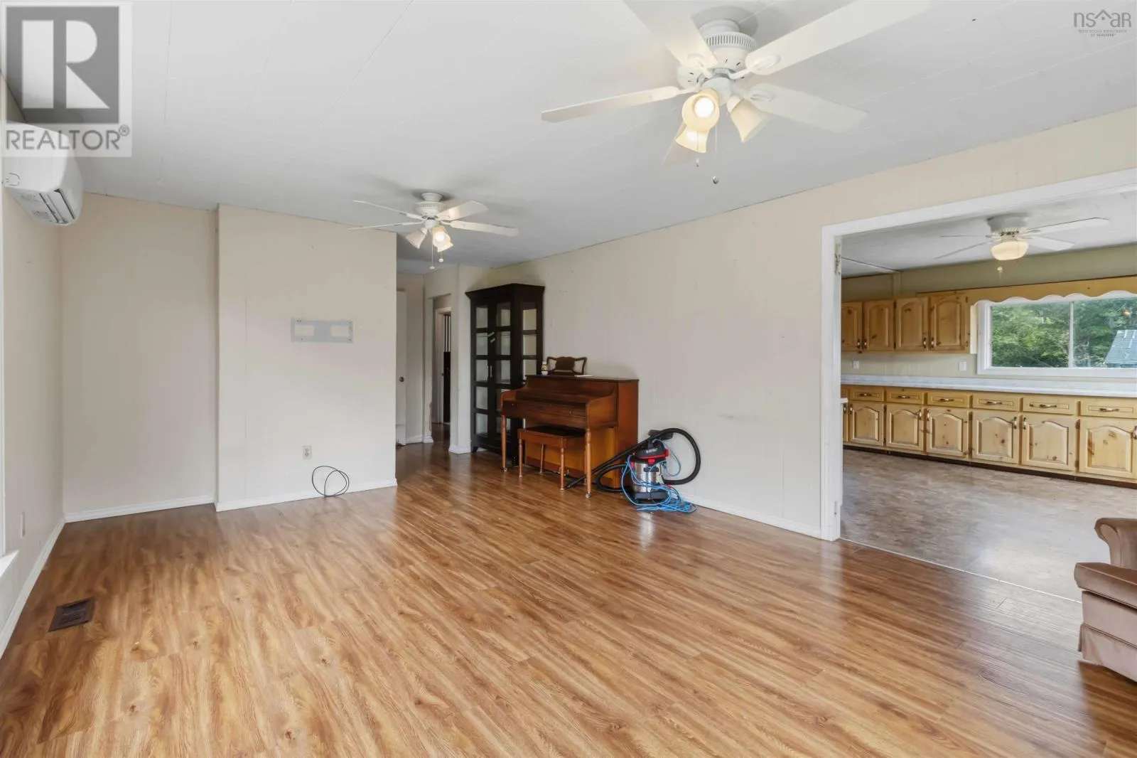 9490 Highway 8