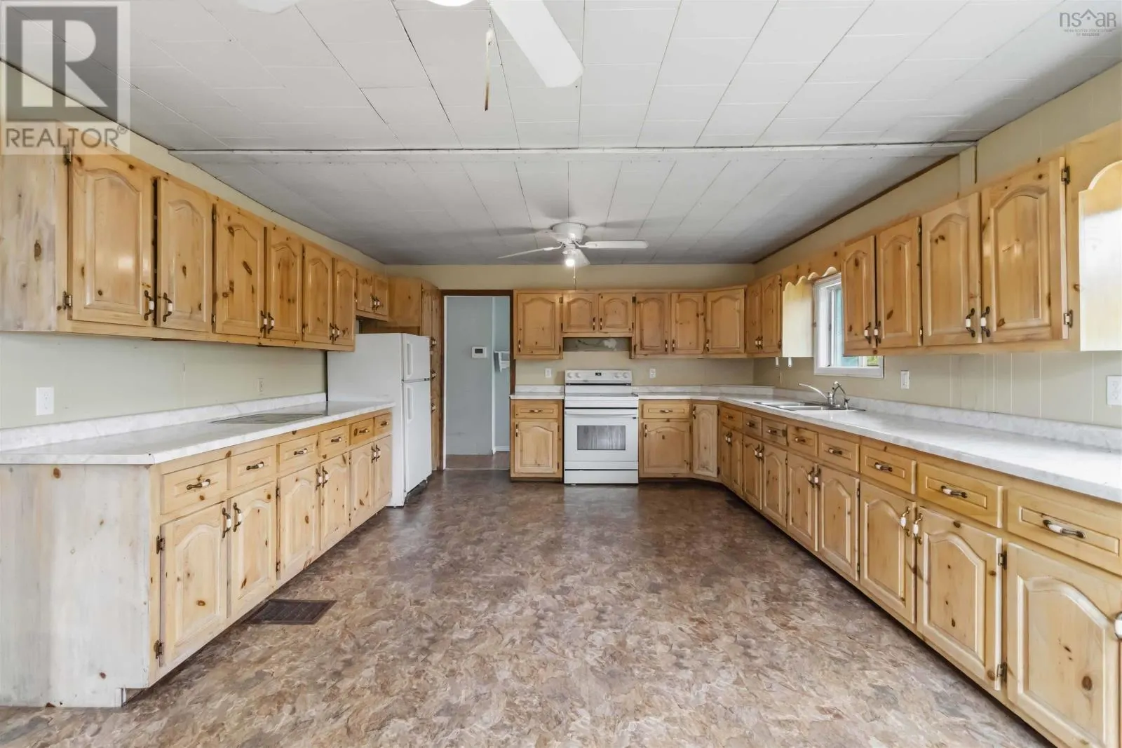 9490 Highway 8