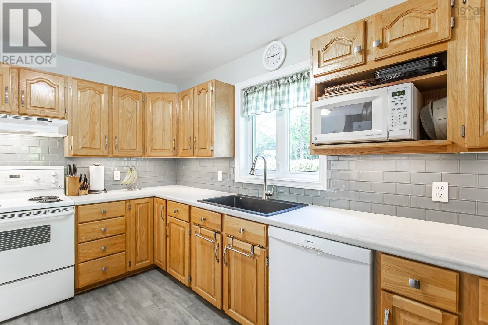 27 Pinecrest Drive