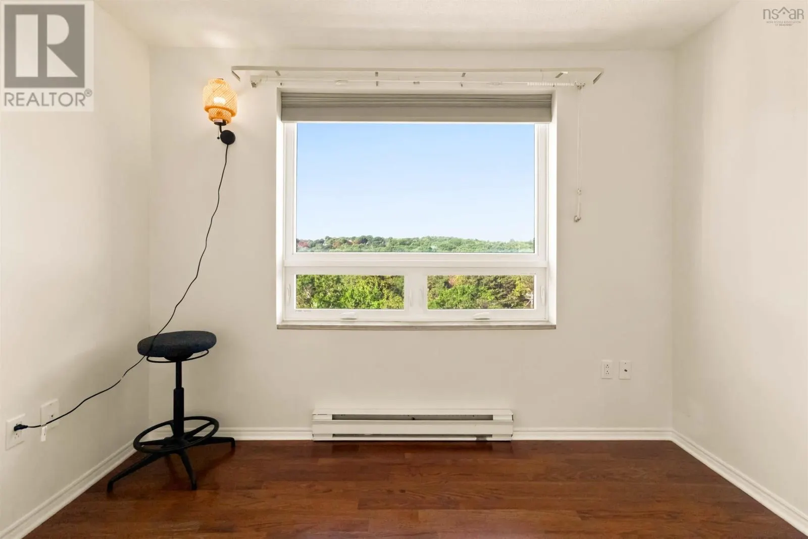810 30 Brookdale Crescent
