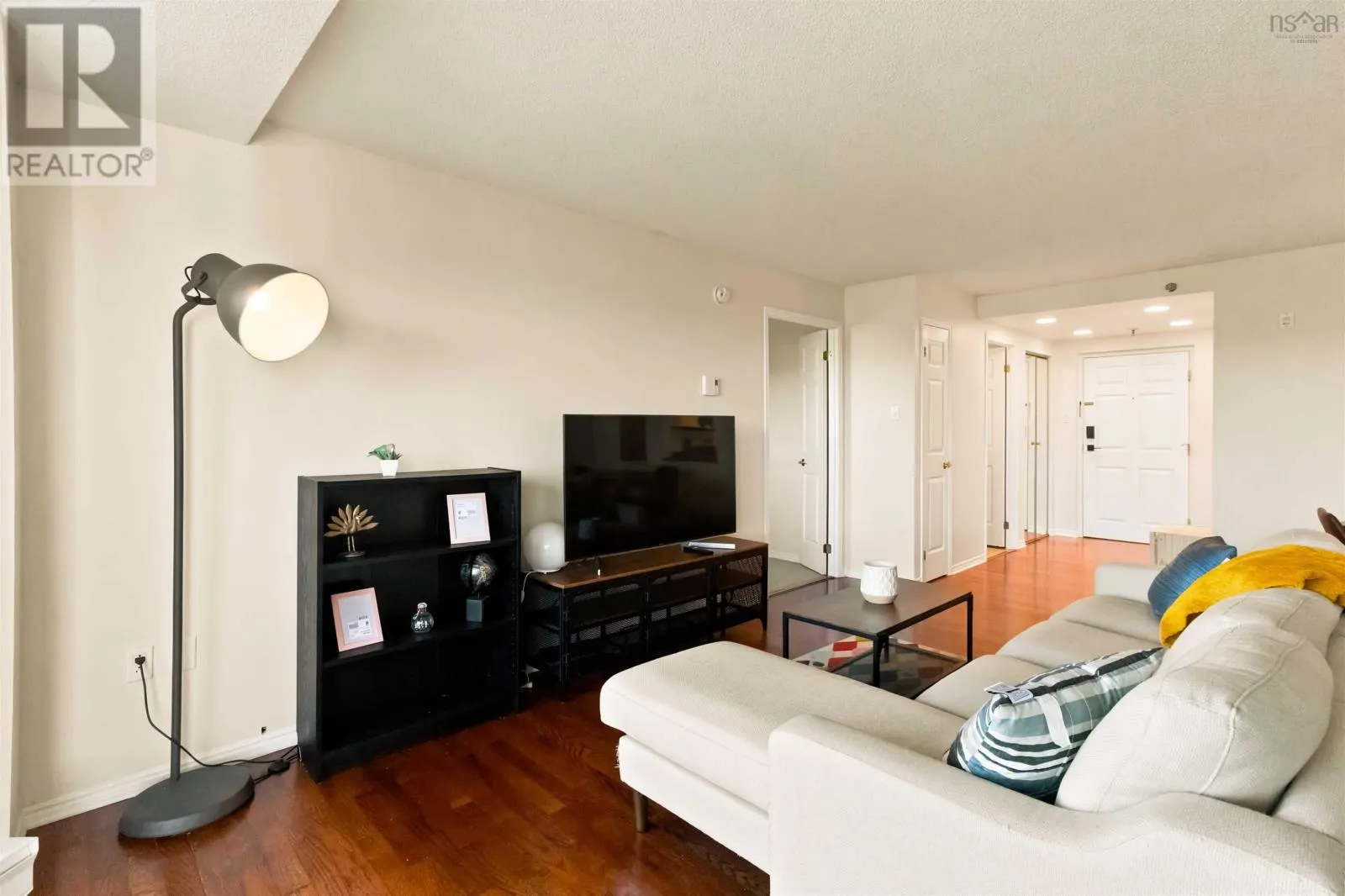 810 30 Brookdale Crescent