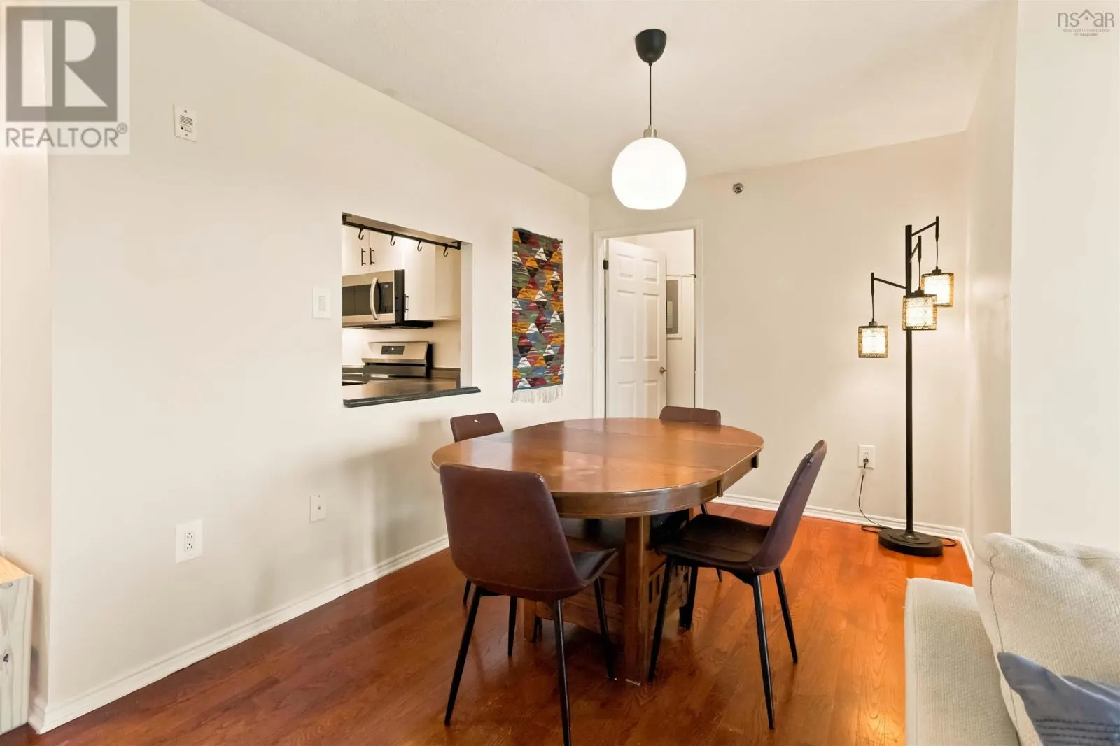 810 30 Brookdale Crescent