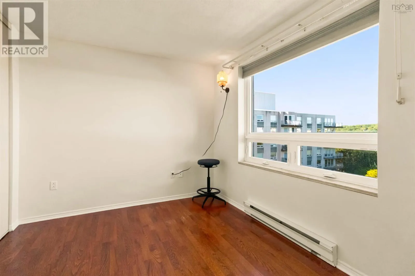 810 30 Brookdale Crescent