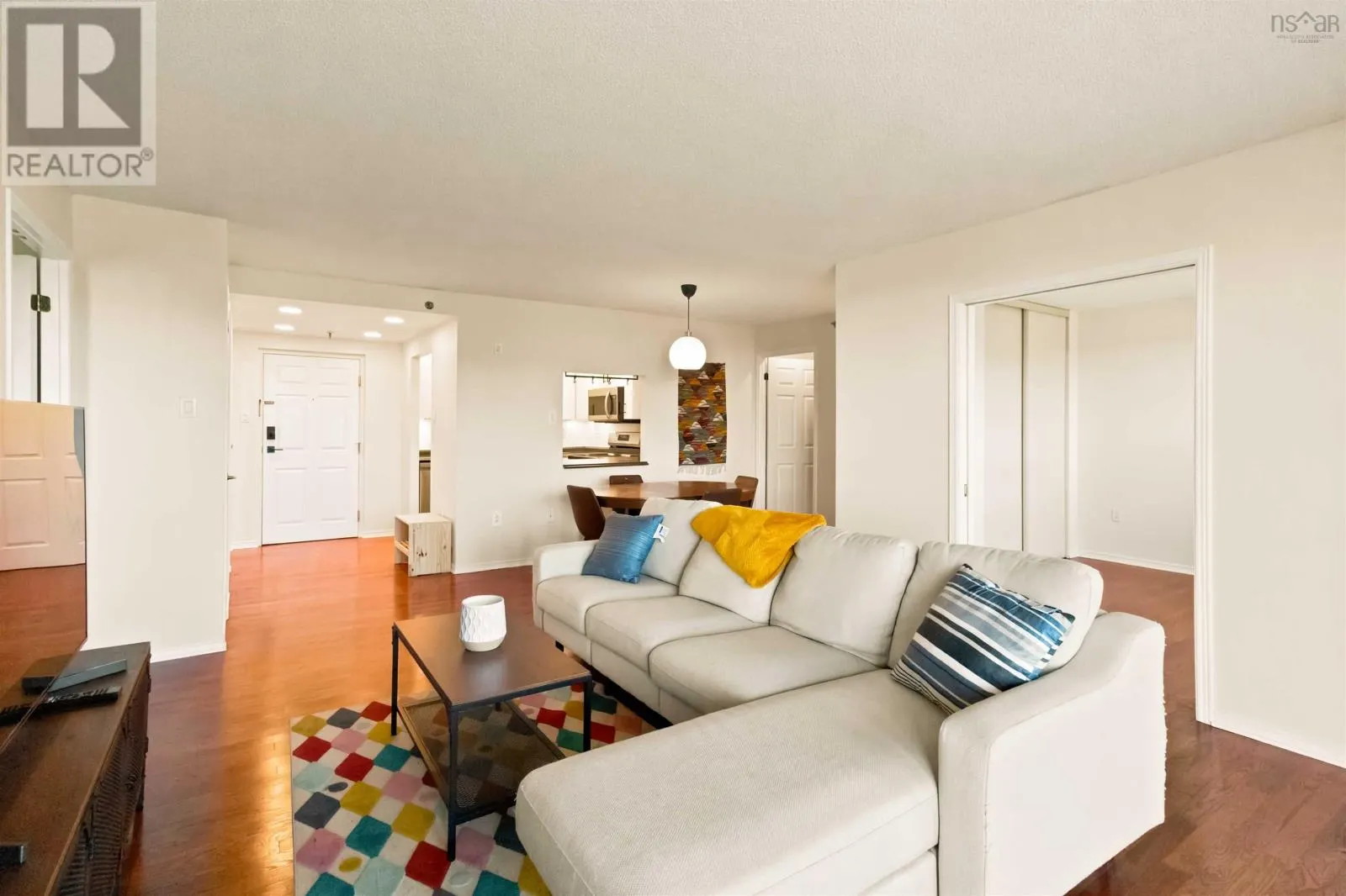 810 30 Brookdale Crescent
