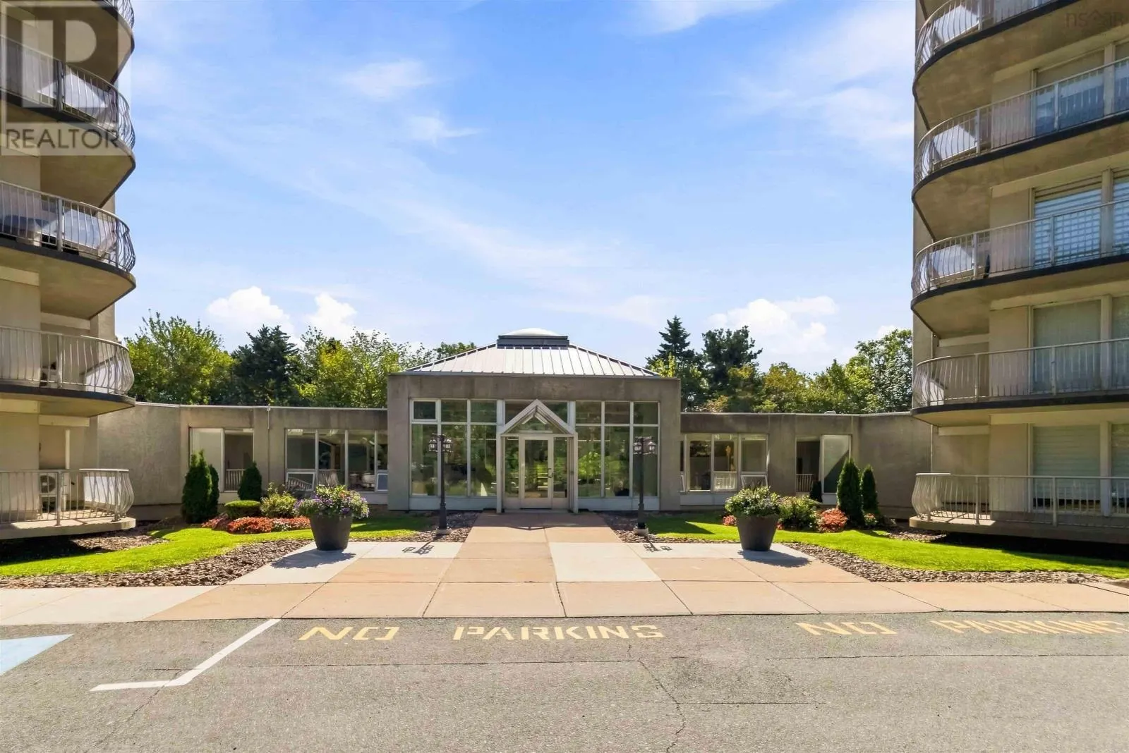 810 30 Brookdale Crescent