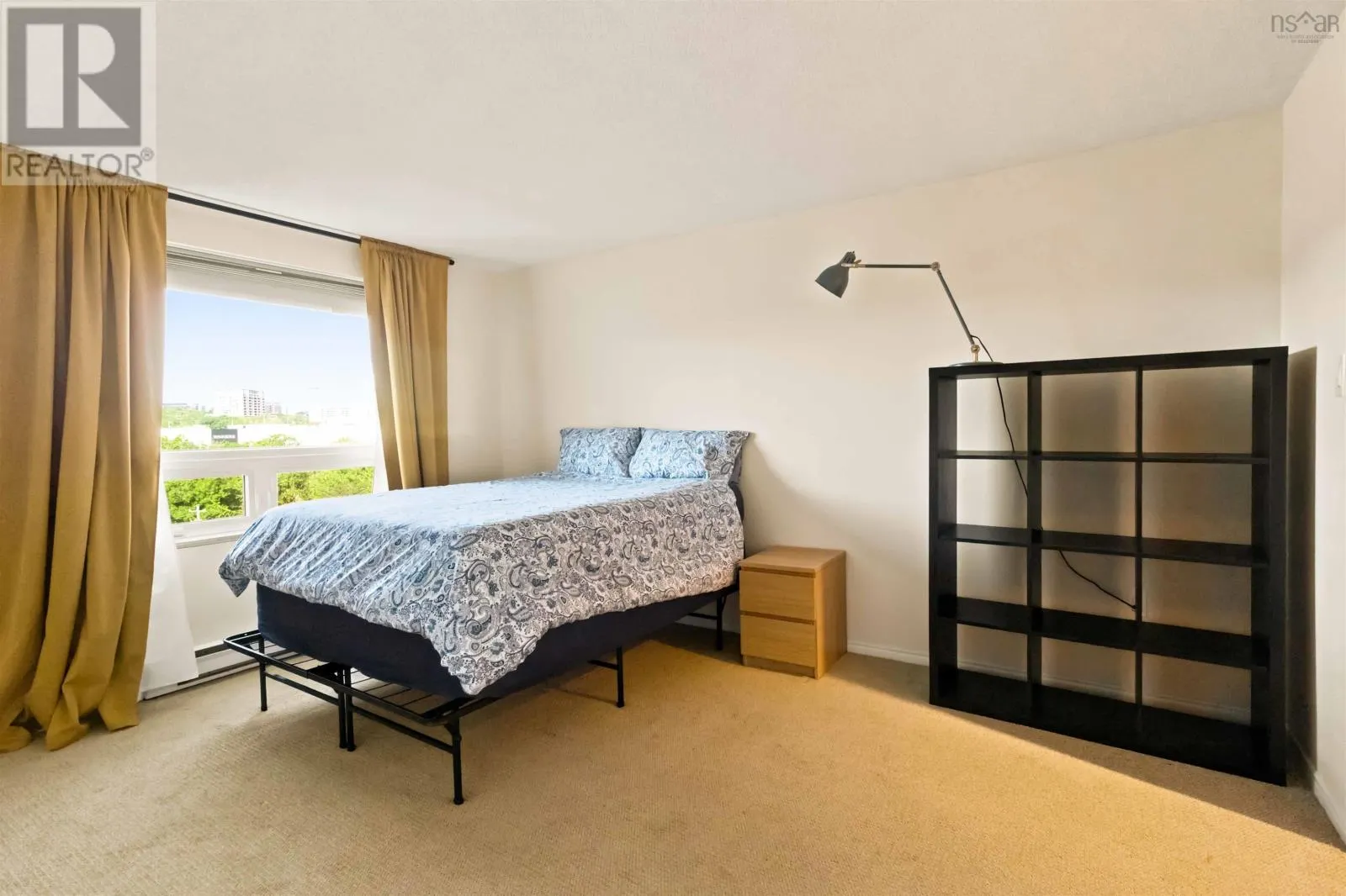 810 30 Brookdale Crescent
