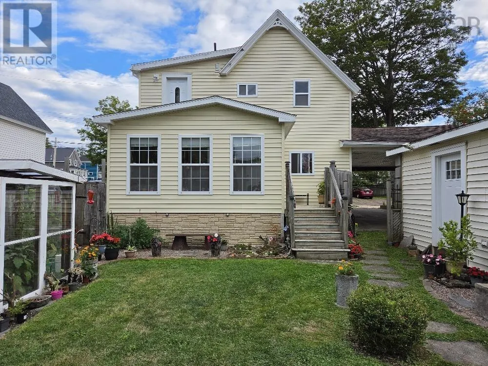 7 Douglas St