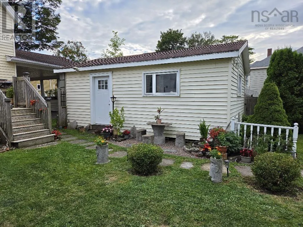 7 Douglas St