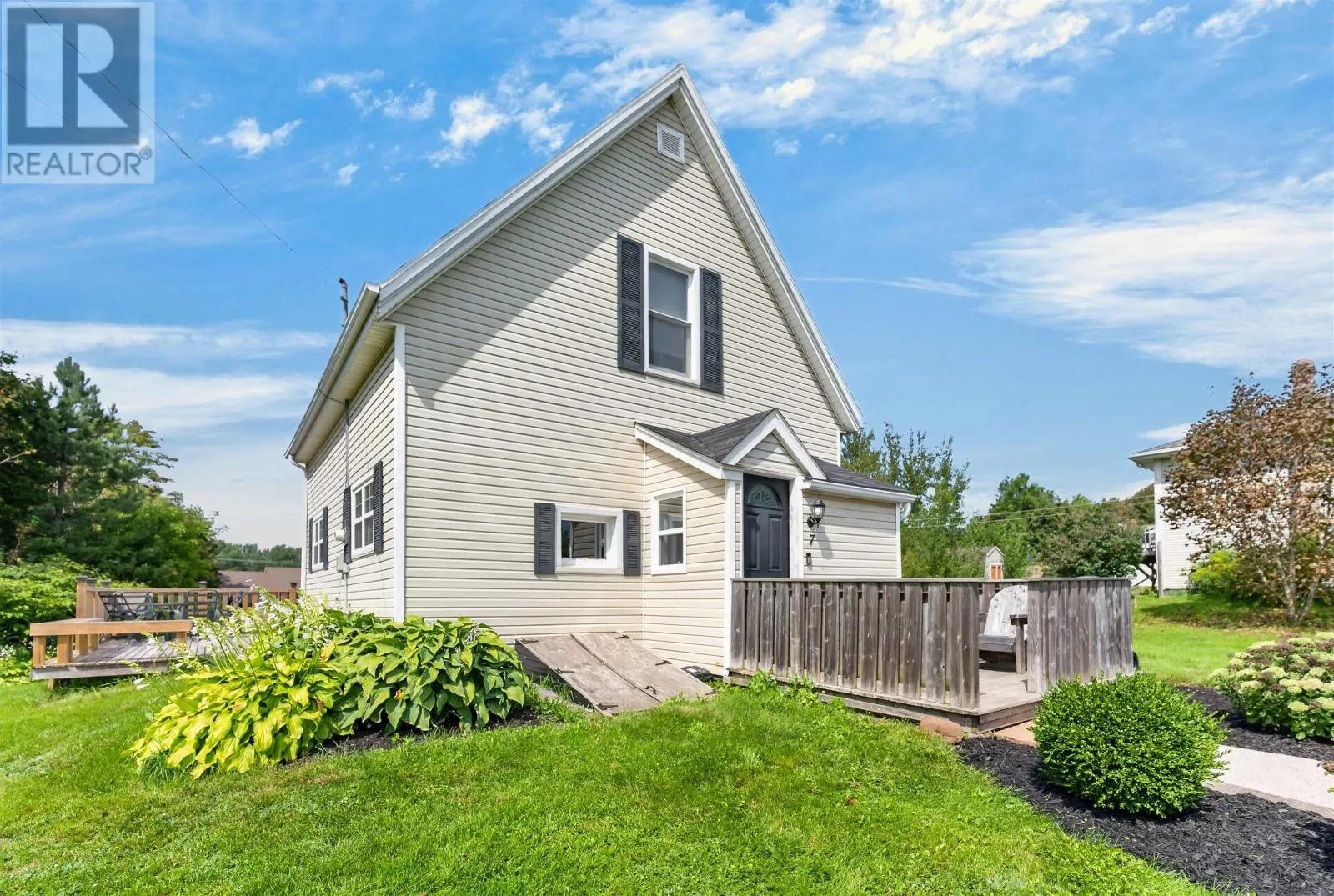 7 MacArthur Drive