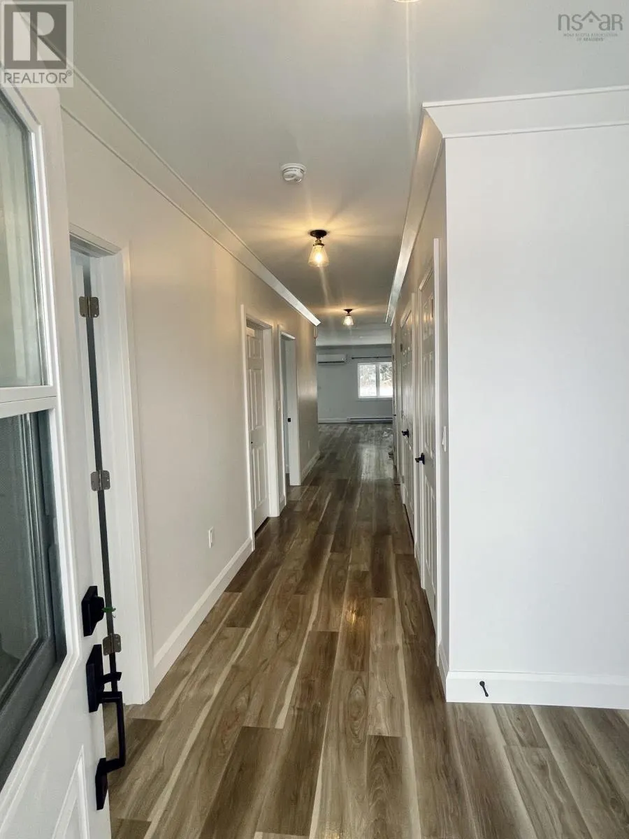 144-146 VILLAGE LINE Avenue