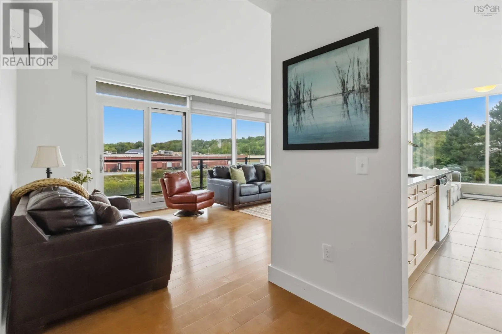 207 220 Waterfront Drive