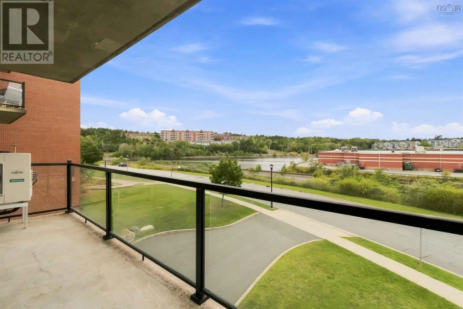 207 220 Waterfront Drive