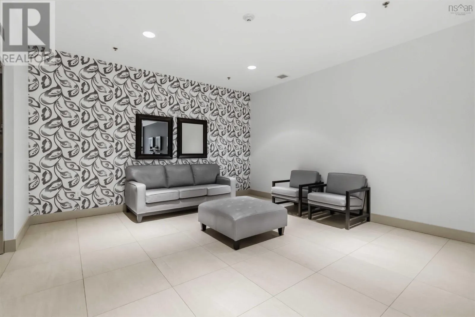 207 220 Waterfront Drive