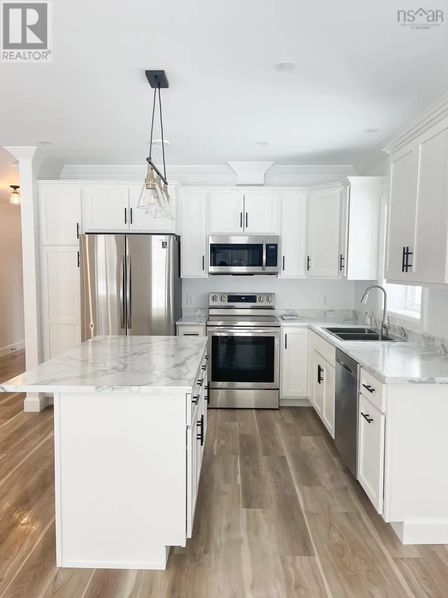 144-146 VILLAGE LINE Avenue