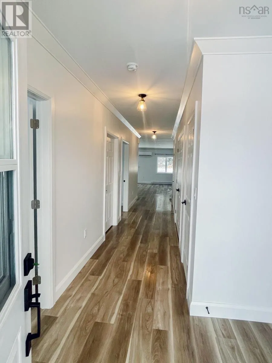 144-146 VILLAGE LINE Avenue