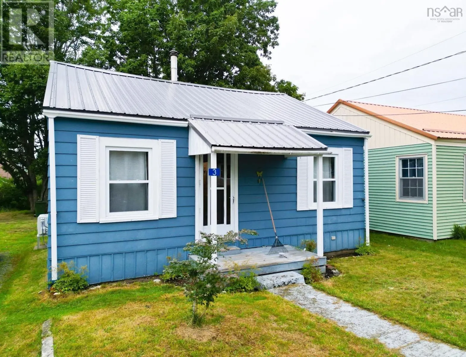 3 Hillside Drive