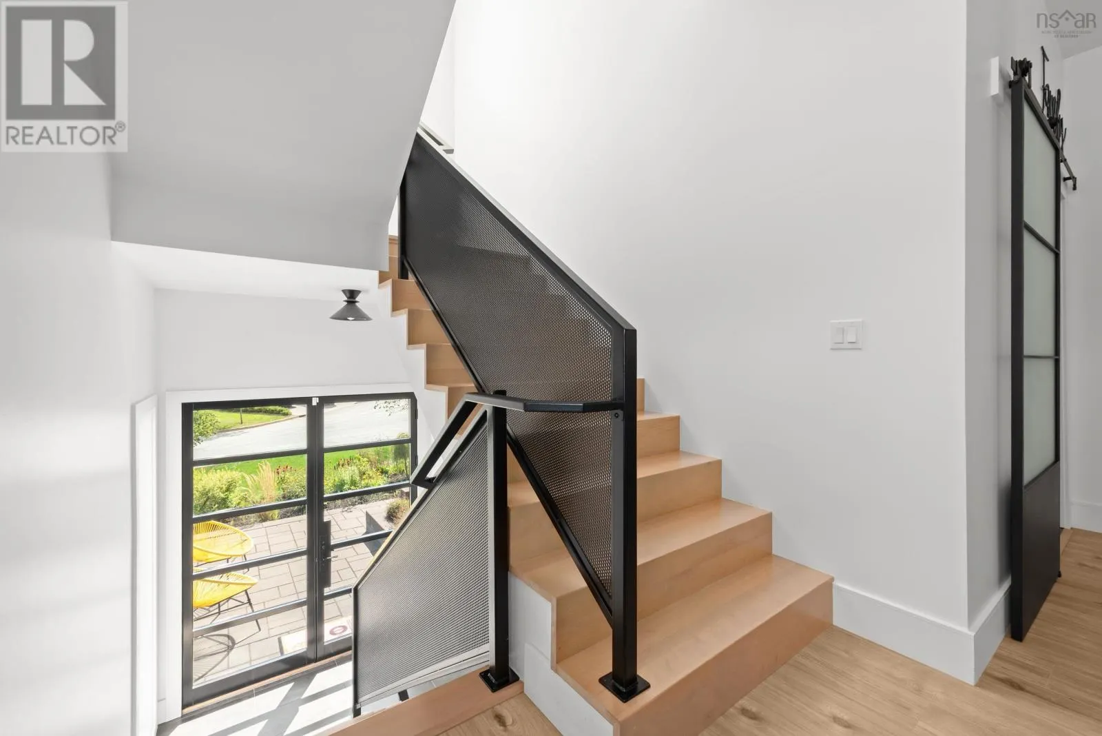 5 Lauderdale Court