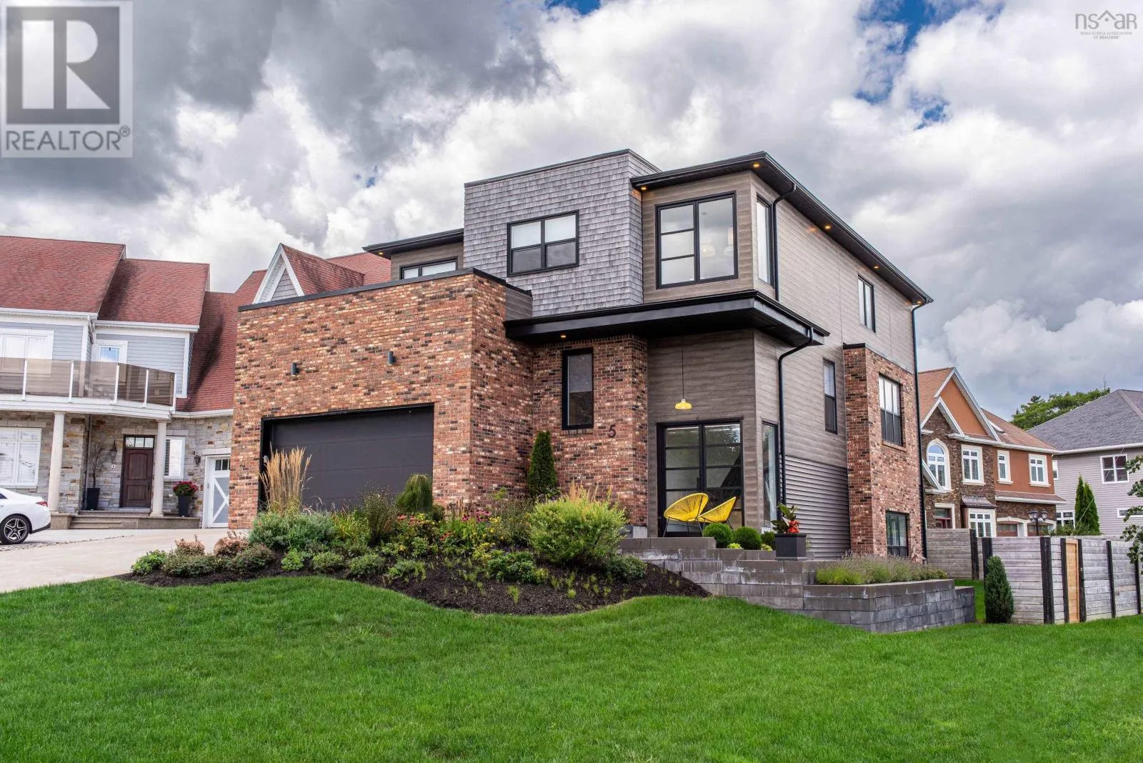 5 Lauderdale Court