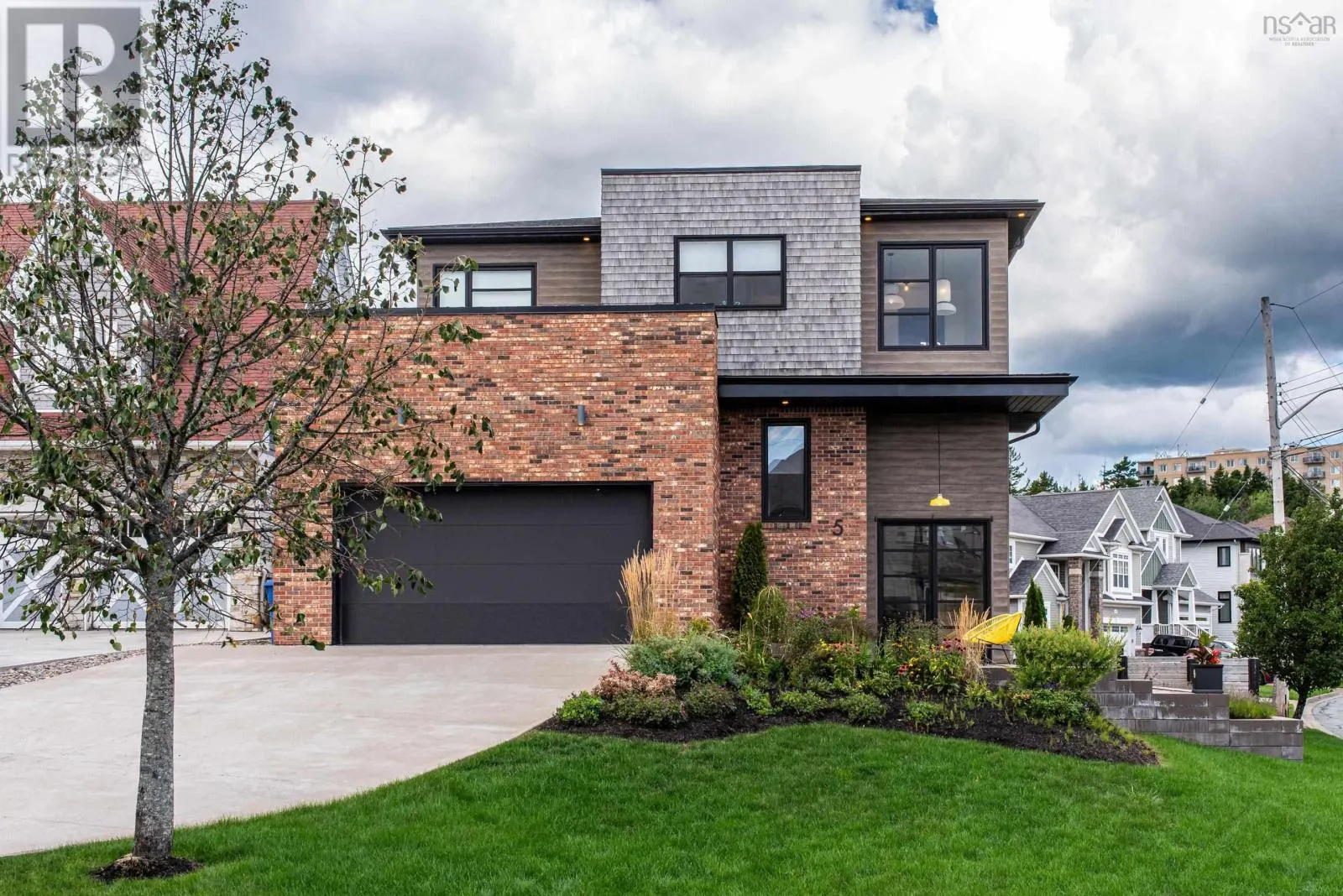 5 Lauderdale Court