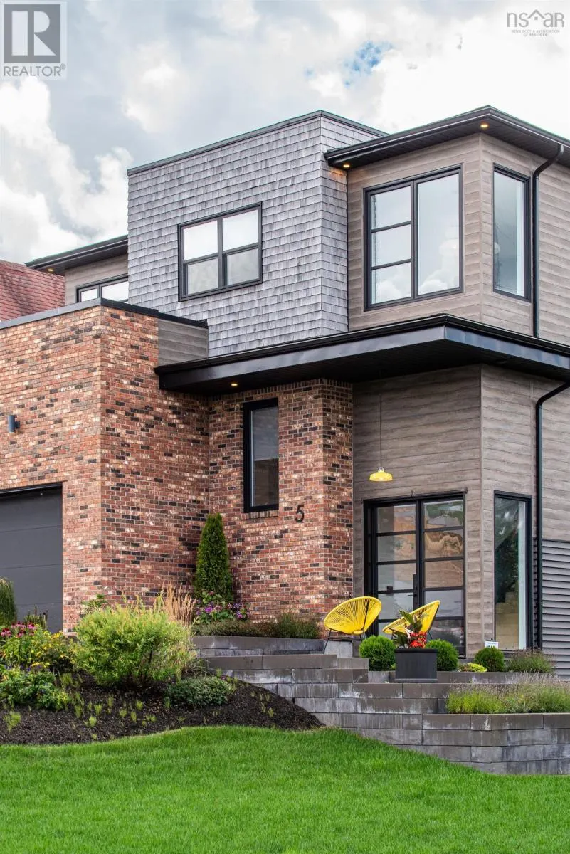 5 Lauderdale Court