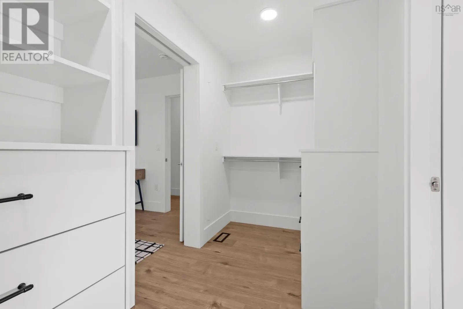 5 Lauderdale Court