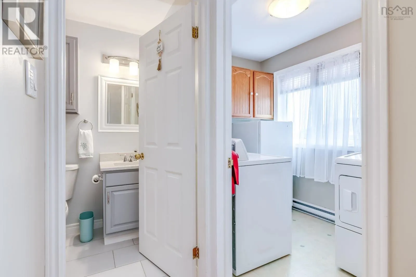 15 70 Collins Grove