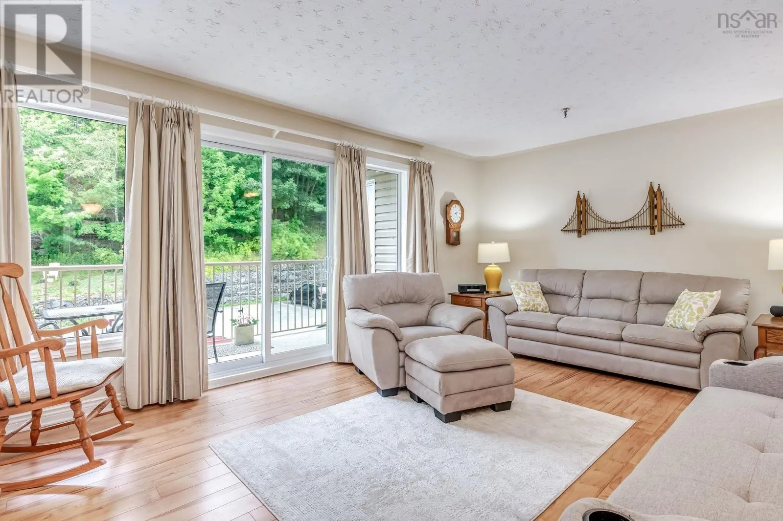 15 70 Collins Grove