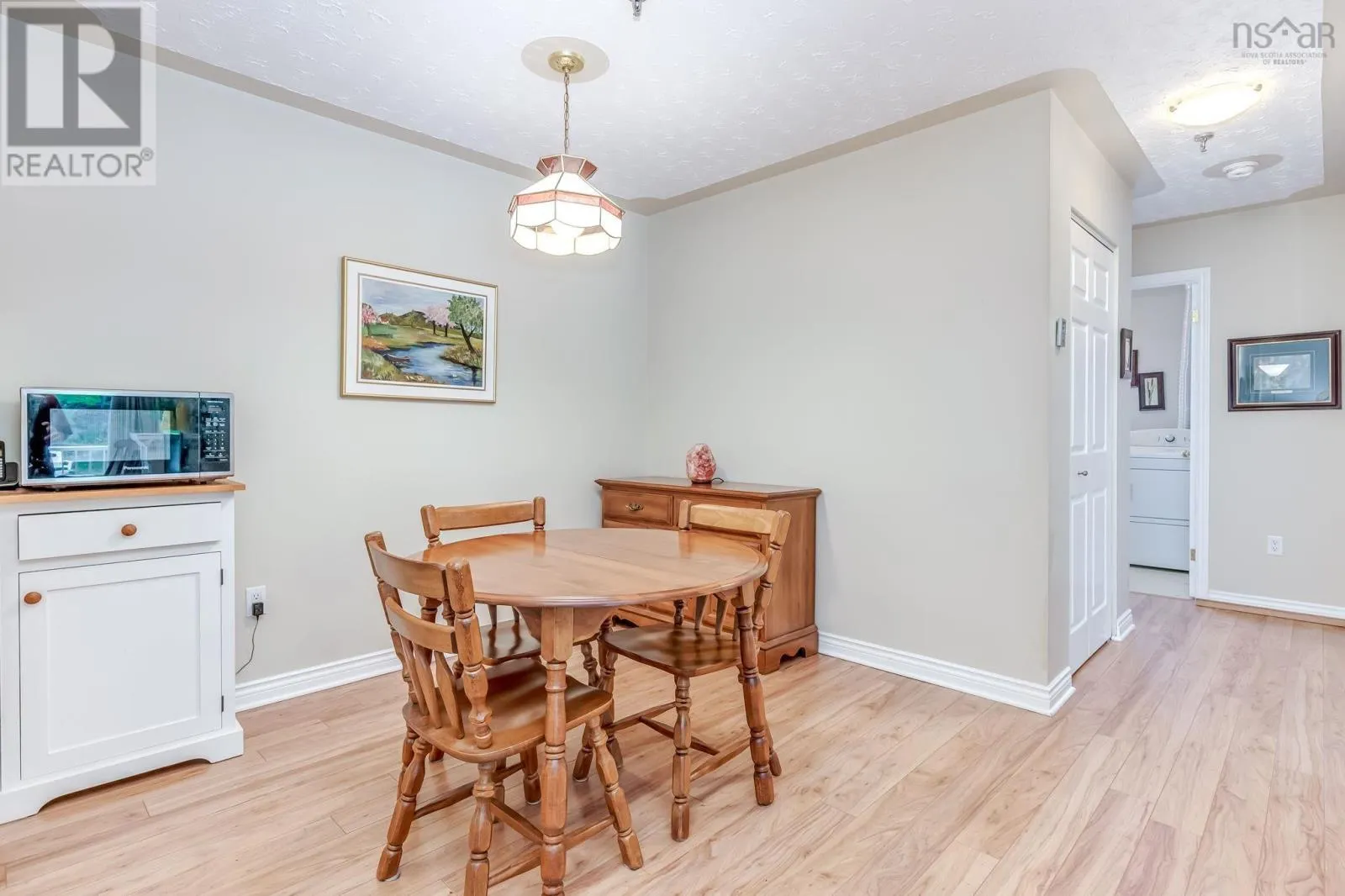15 70 Collins Grove