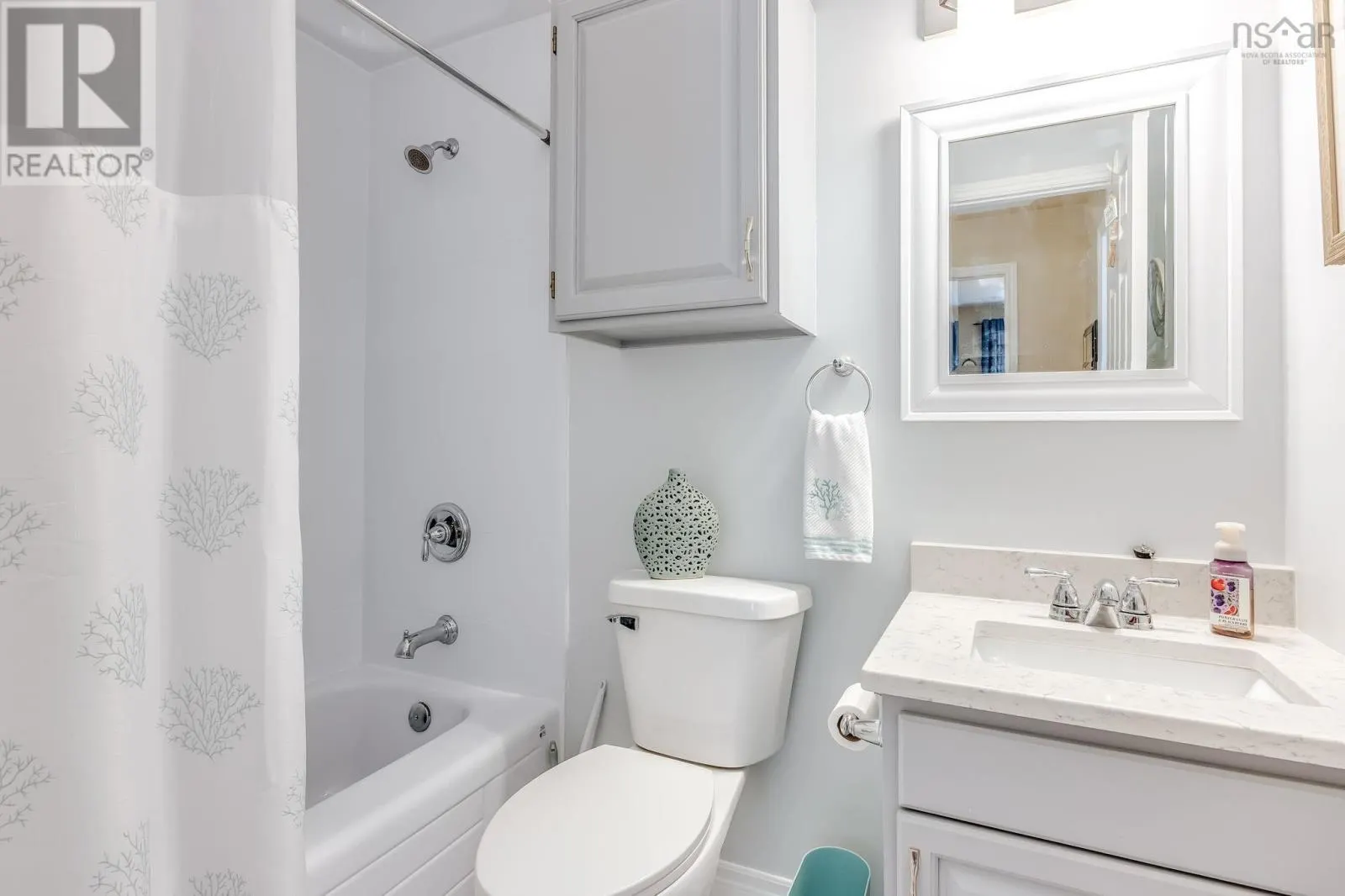 15 70 Collins Grove