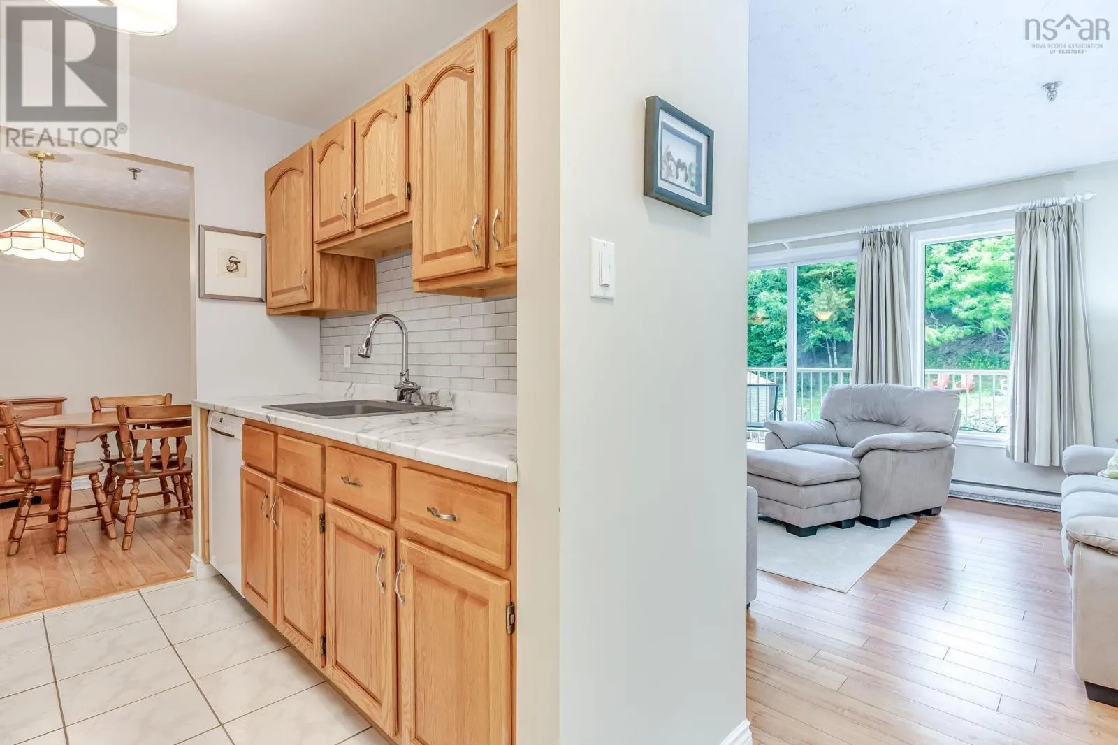 15 70 Collins Grove