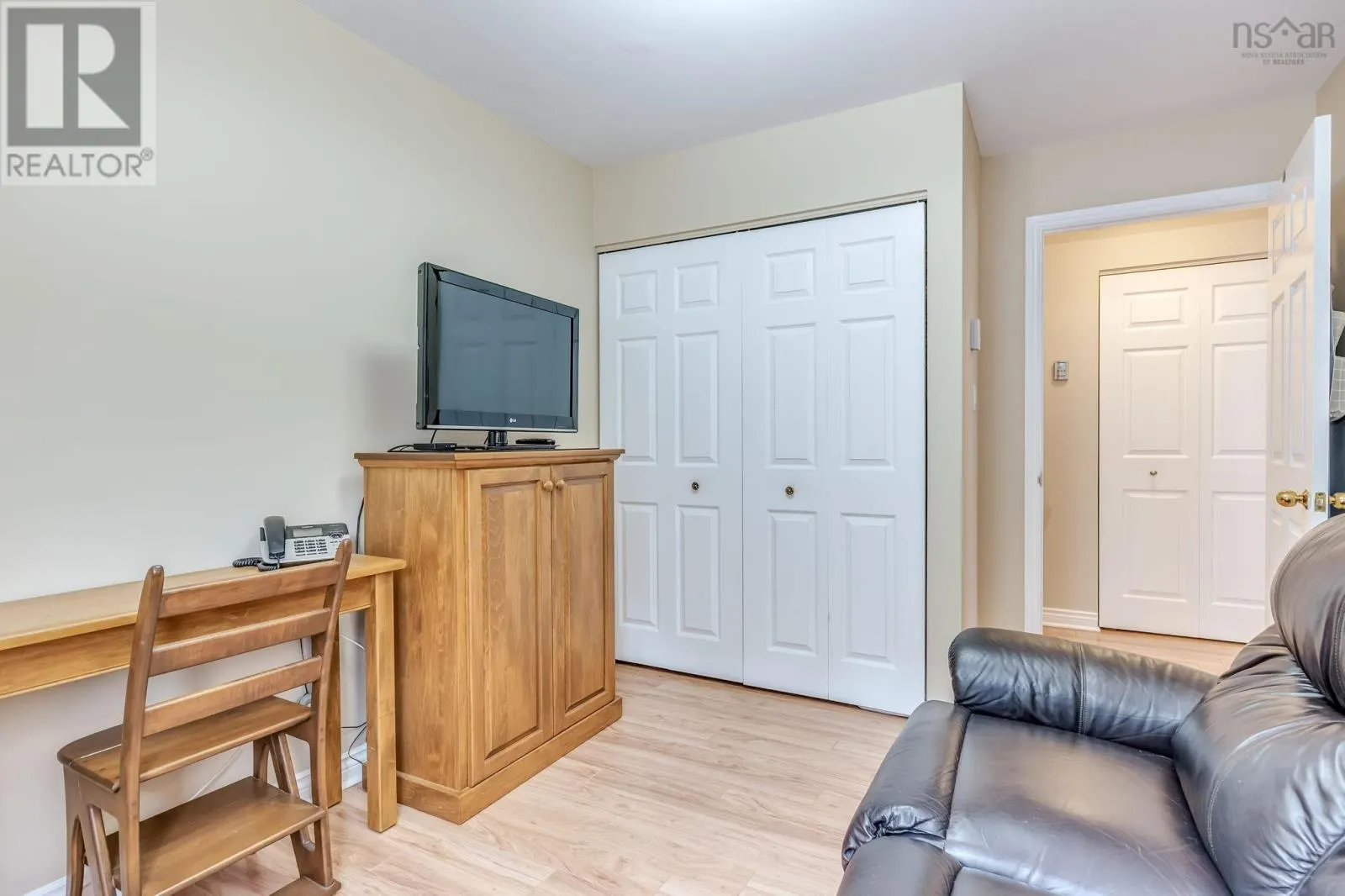 15 70 Collins Grove