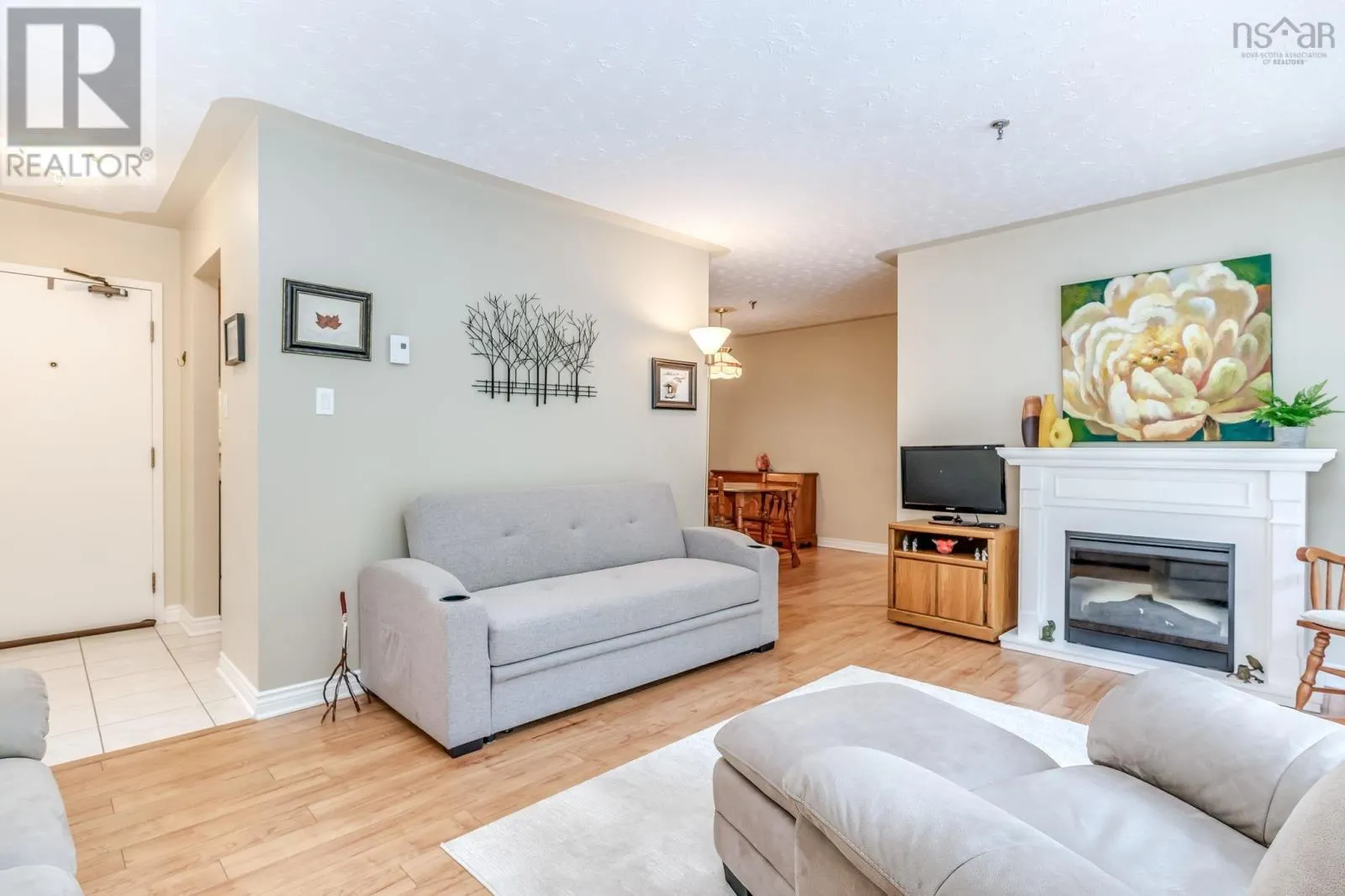 15 70 Collins Grove