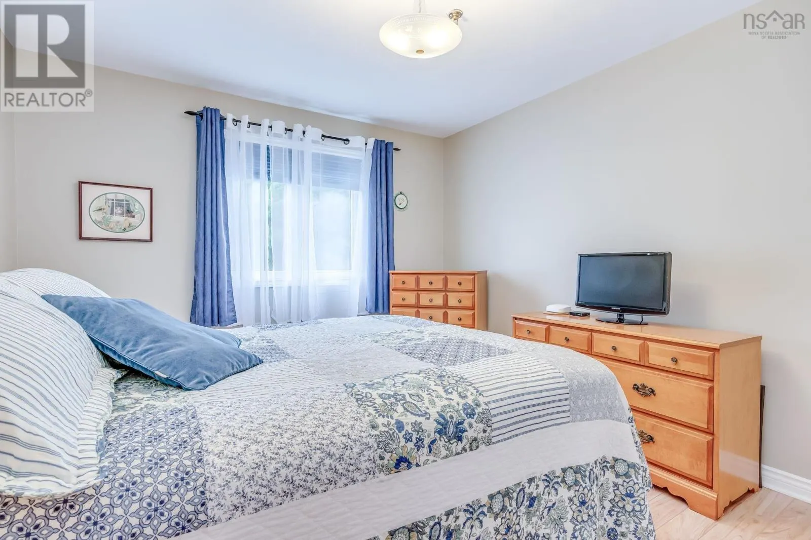 15 70 Collins Grove