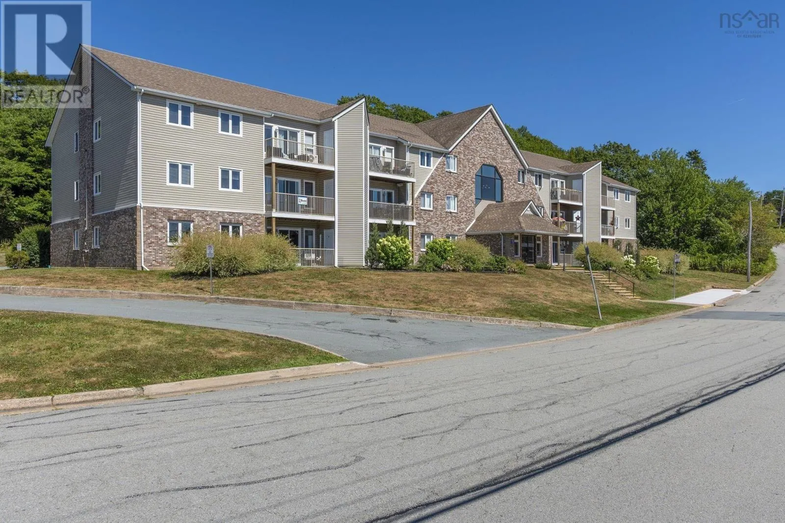 15 70 Collins Grove