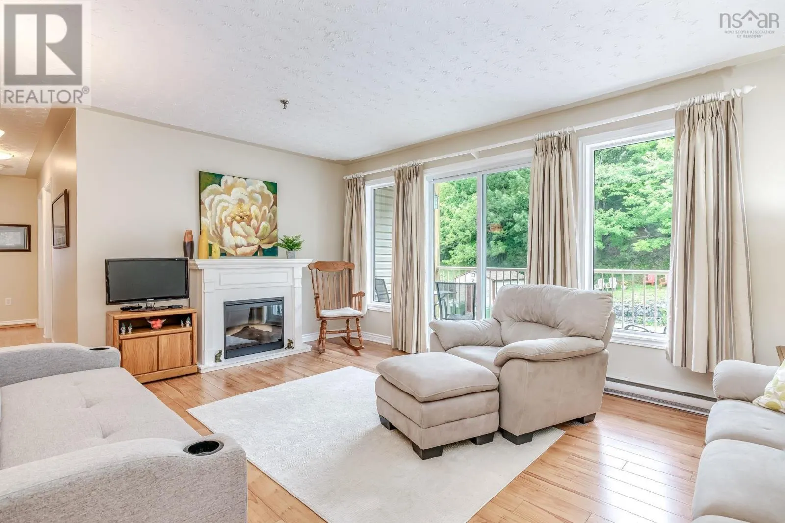 15 70 Collins Grove